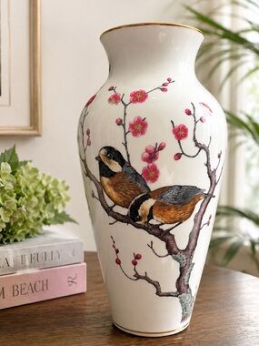 Vintage 1981 Franklin Porcelain "Heralds of Spring" Vase by Ryu Okazaki